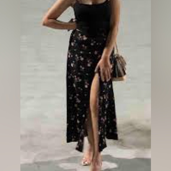 Reformation Zoe side-slit midi skirt in the Romy black and floral skirt Sz 8 - Picture 2 of 9